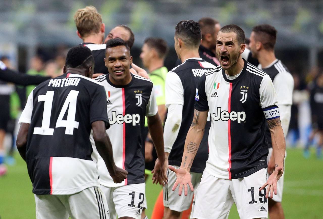 九游体育官网-阿贾克斯华裔球员天乐